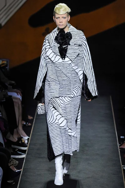 Look 14
